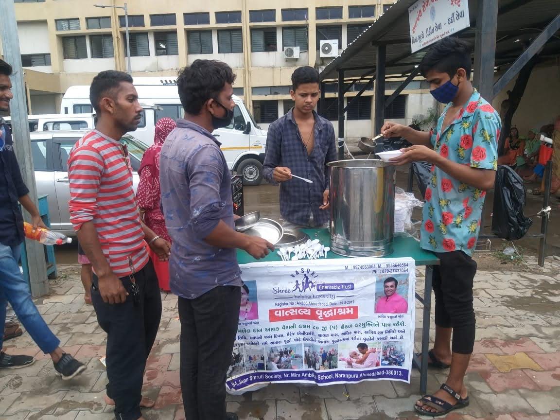 Volunteers serving food at a hospital seva