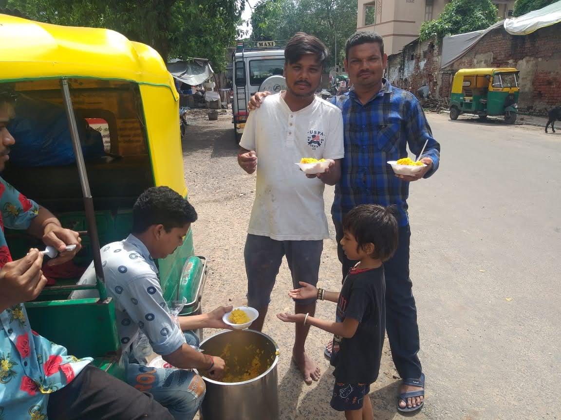 Hot meals distributed on the street