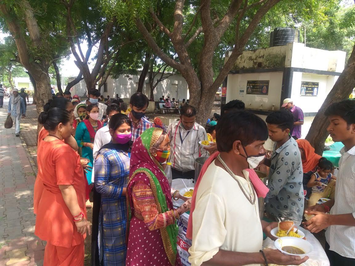 Free Food & Meal Serving Drive - Photo #7